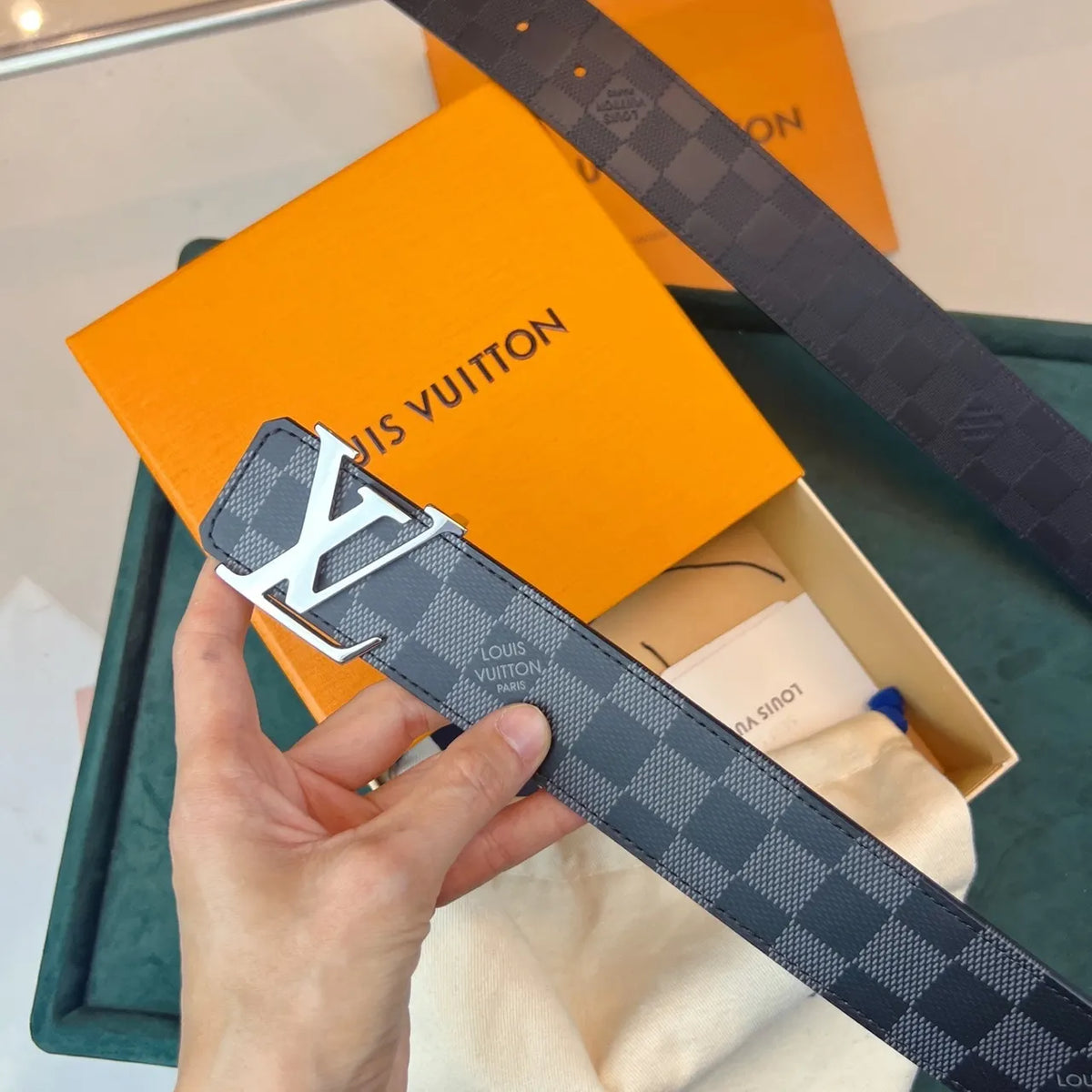 silver lv Louis Vuitton Damier Graphite Belt - Hình 3