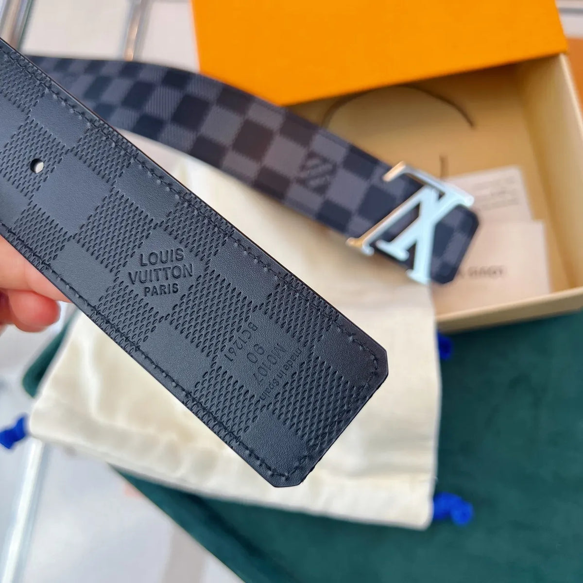 silver lv Louis Vuitton Damier Graphite Belt - Hình 7