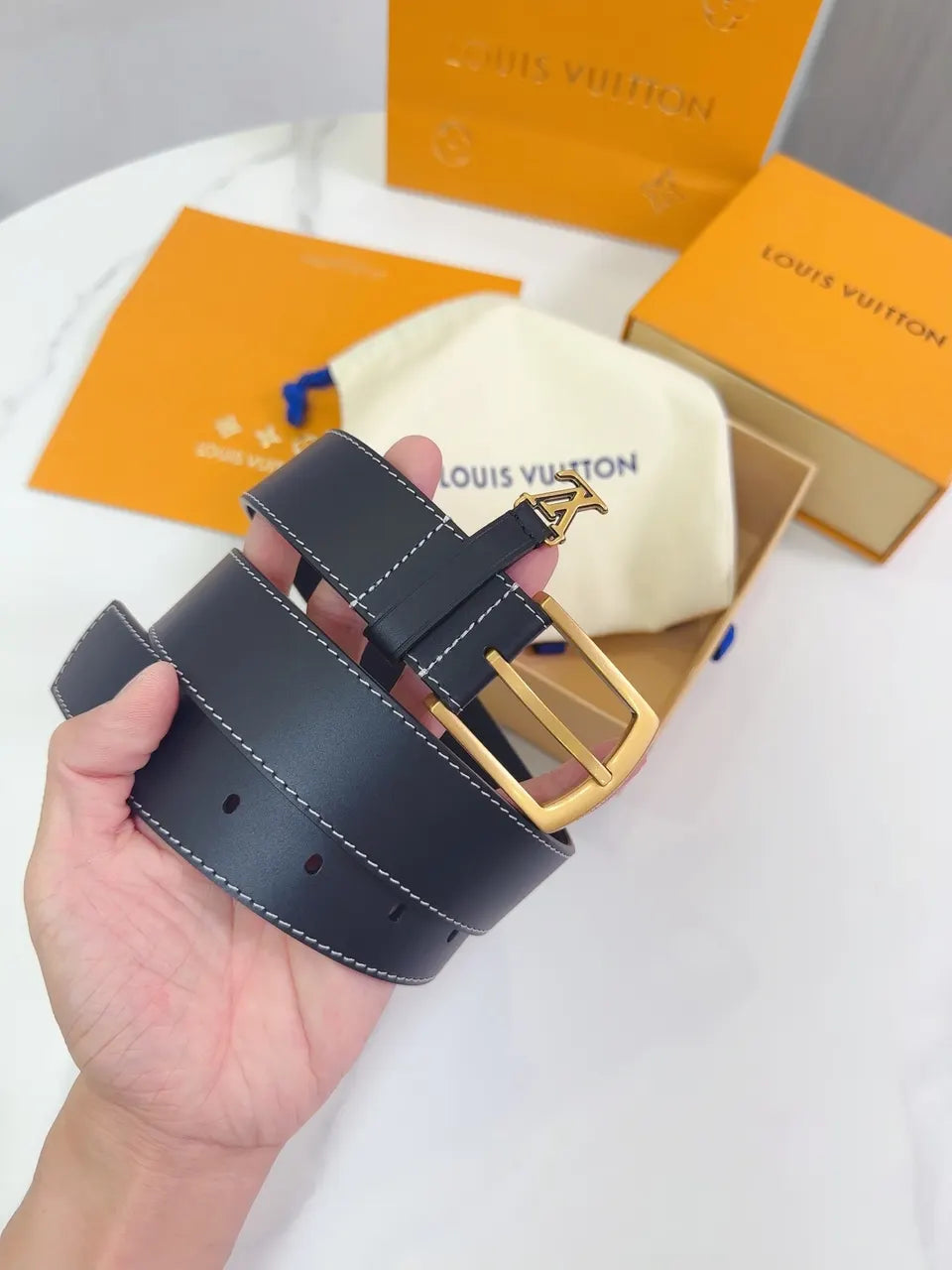 Louis Vuitton Black Leather Belt Gold - Hình 4