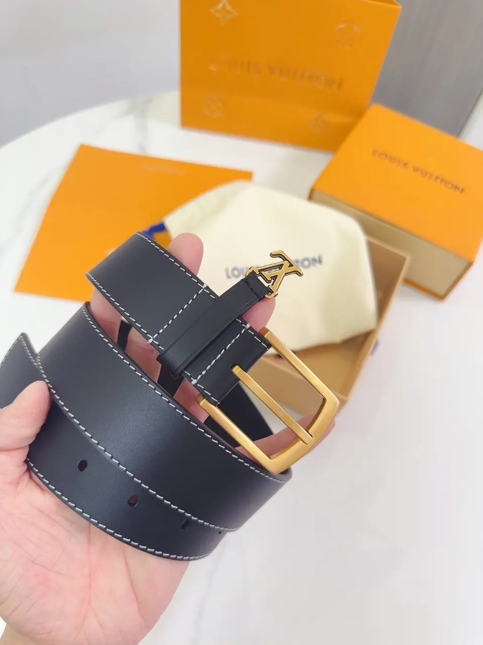 Louis Vuitton Black Leather Belt Gold - Hình 5
