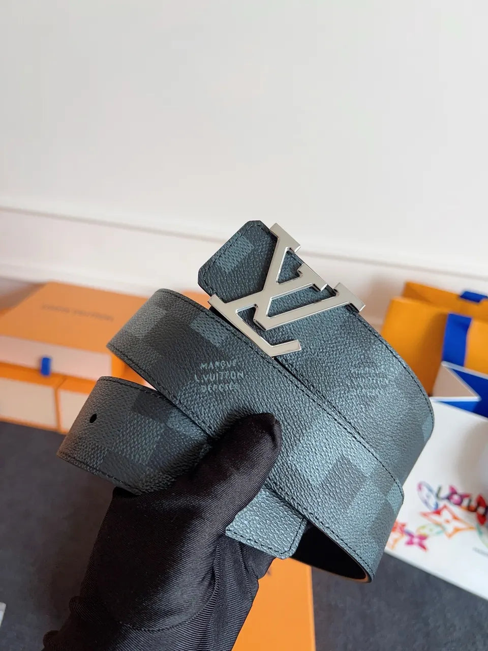 damier Louis Vuitton Graphite Belt - Hình 2