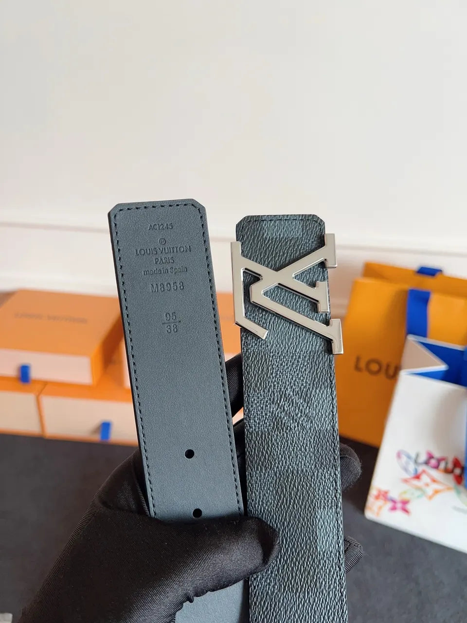 damier Louis Vuitton Graphite Belt - Hình 3