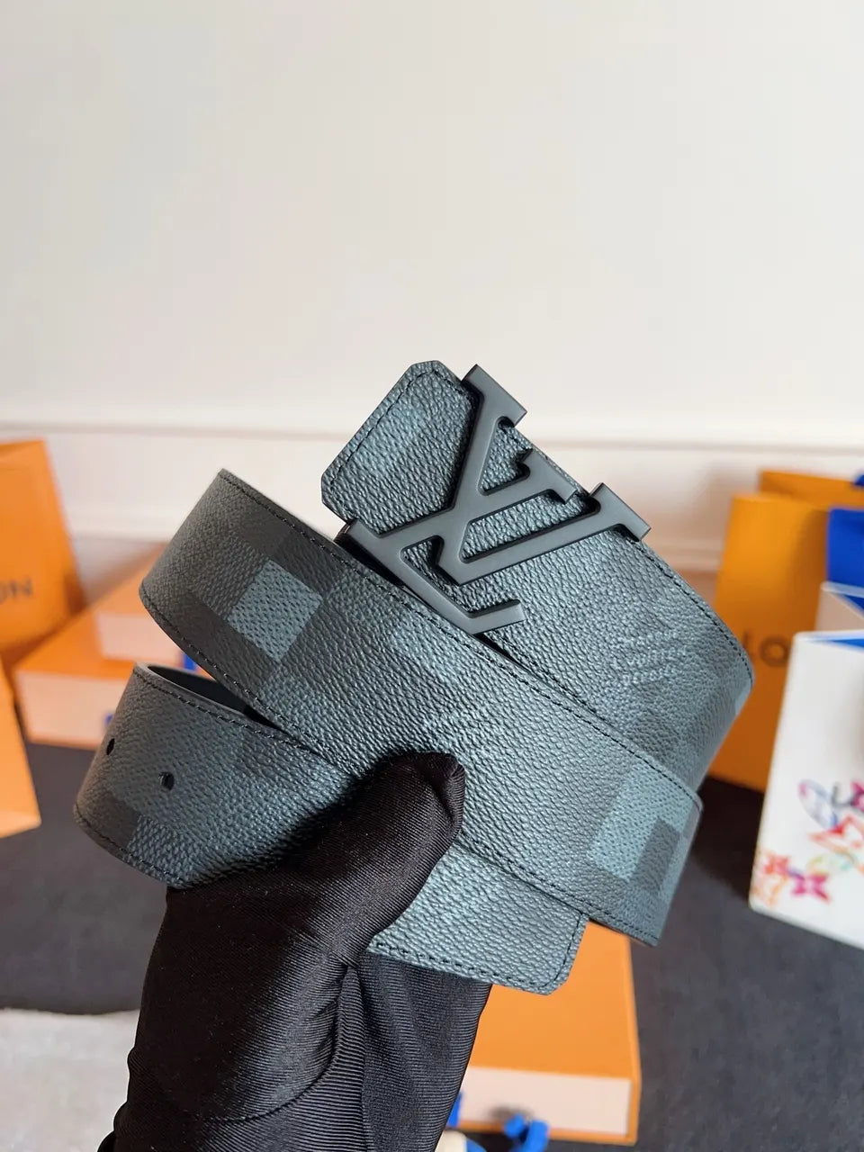 damier Louis Vuitton Graphite Belt - Hình 4