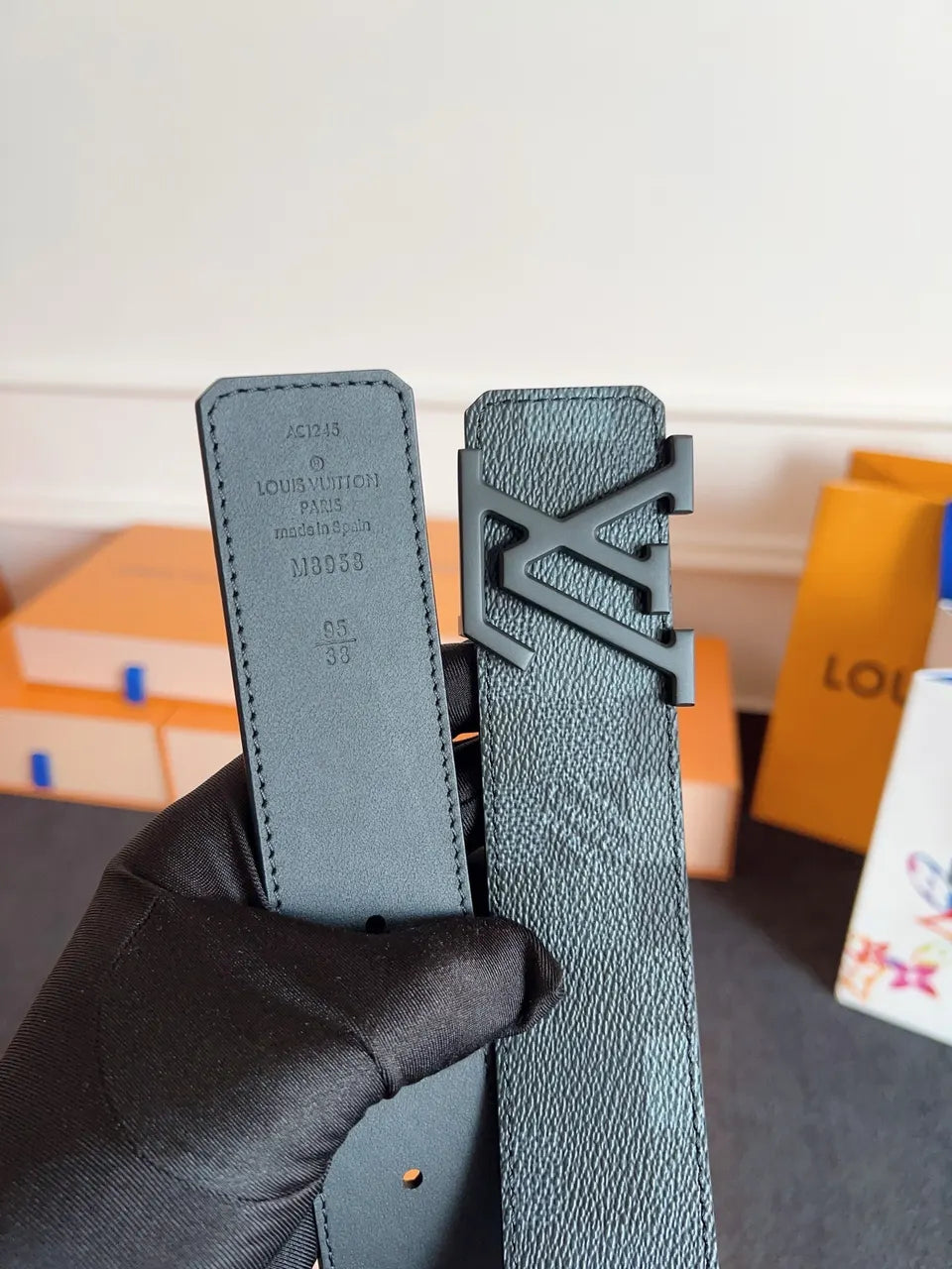 damier Louis Vuitton Graphite Belt - Hình 6