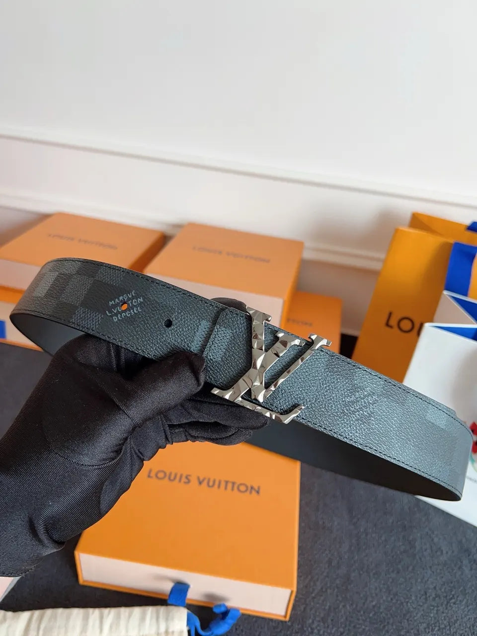 silver LV Damier Graphite Belt - Hình 6