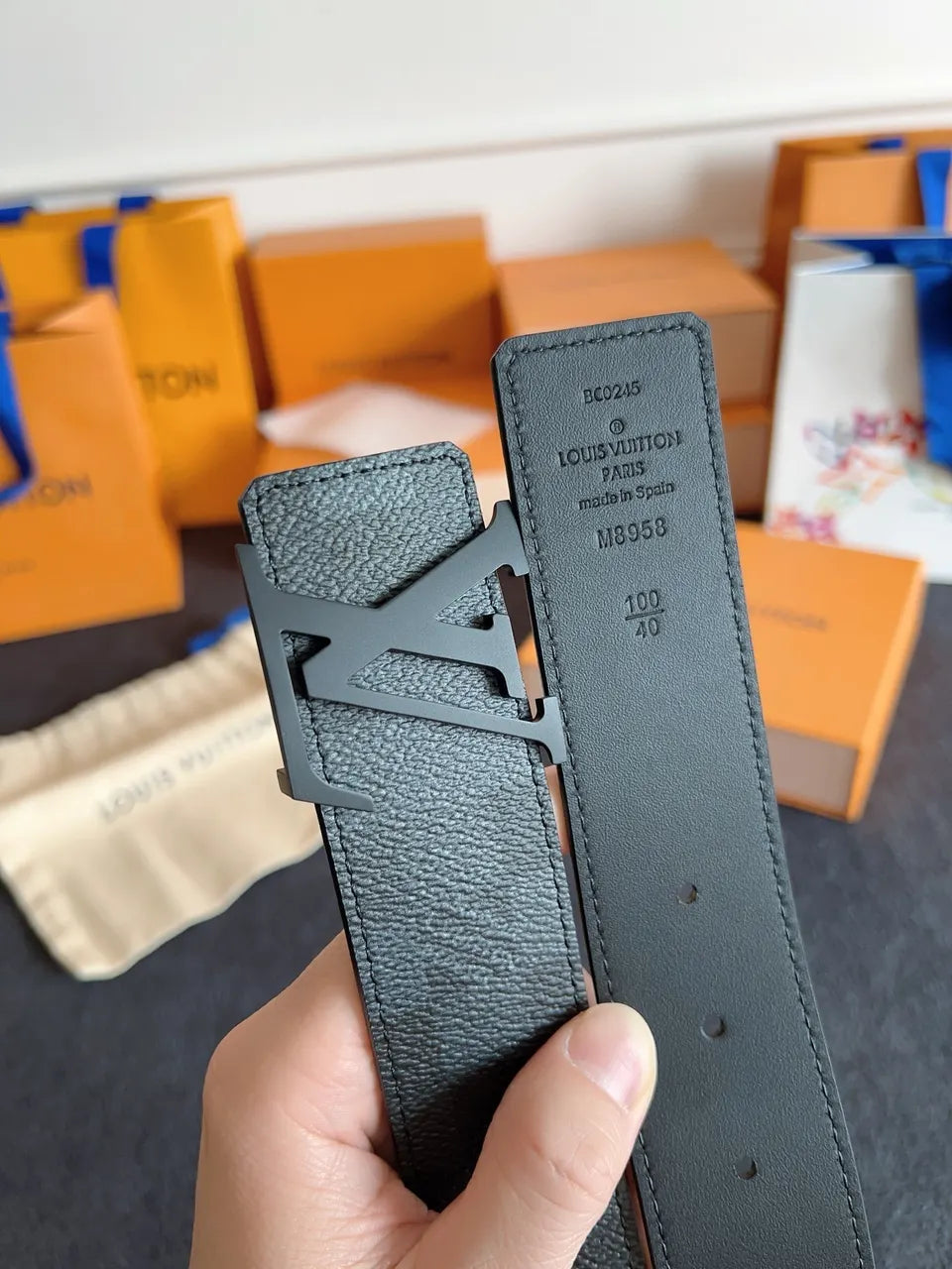 Louis Vuitton Matte Black Belt - Hình 2