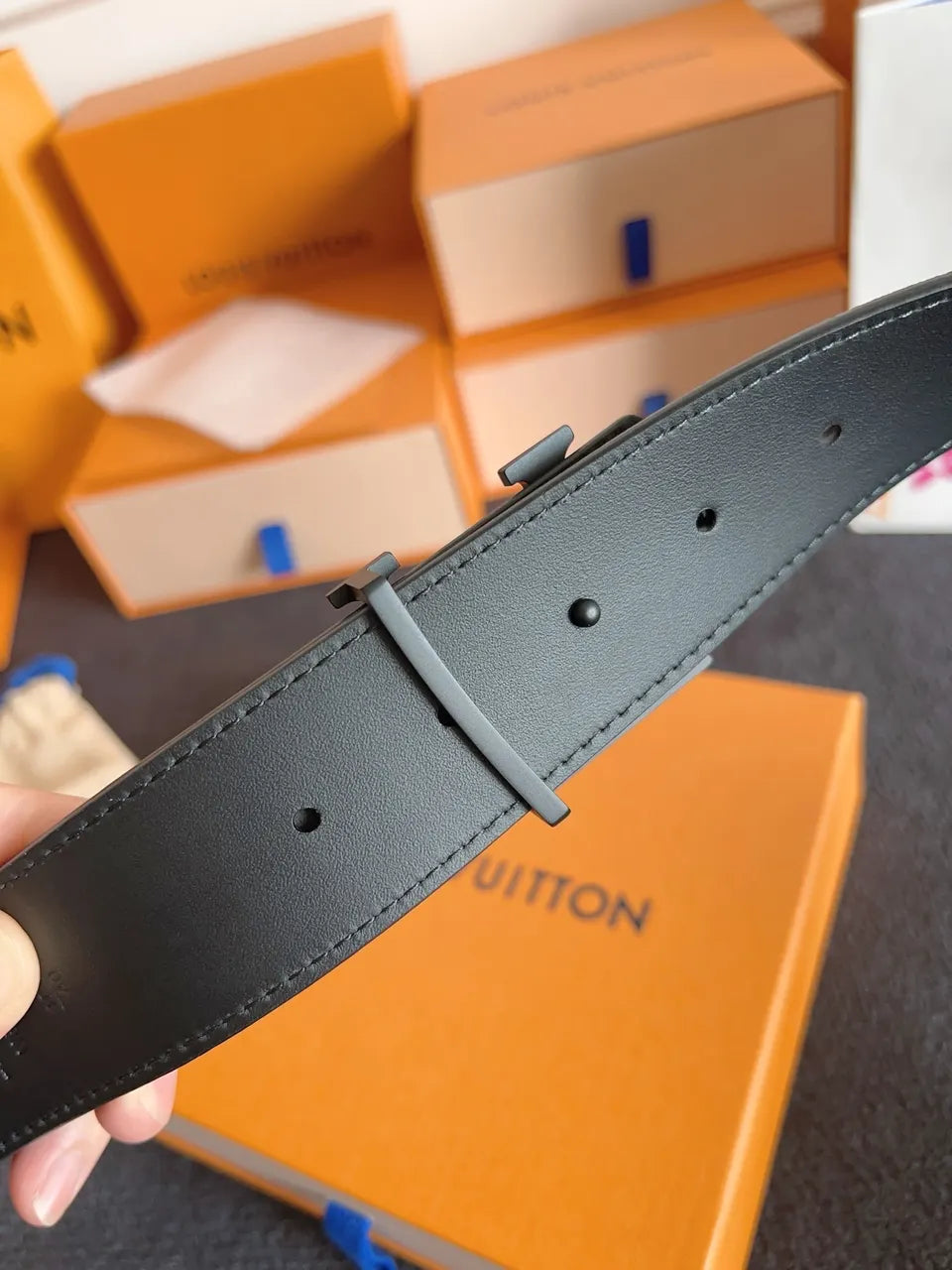 Louis Vuitton Matte Black Belt - Hình 4