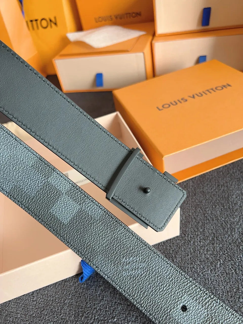 Louis Vuitton Matte Black Belt - Hình 8