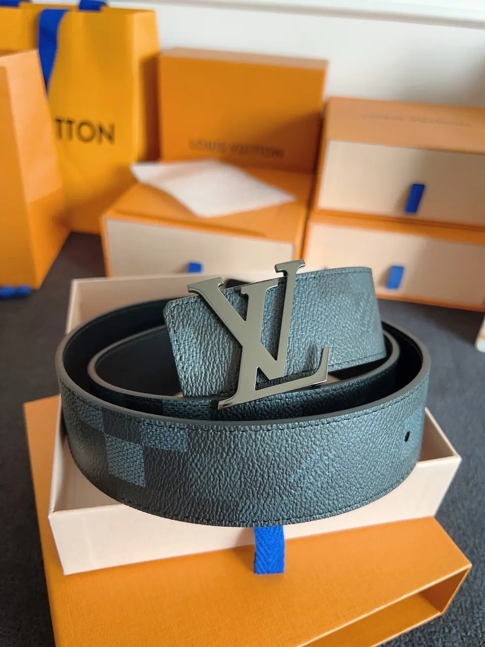 damier Louis Vuitton Graphite Belt - Hình 2