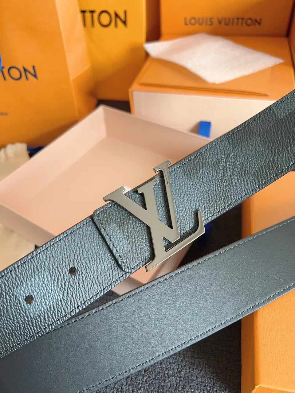 damier Louis Vuitton Graphite Belt - Hình 3