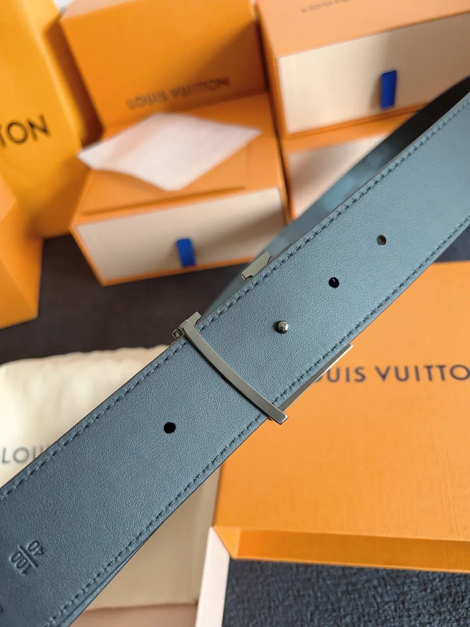damier Louis Vuitton Graphite Belt - Hình 7