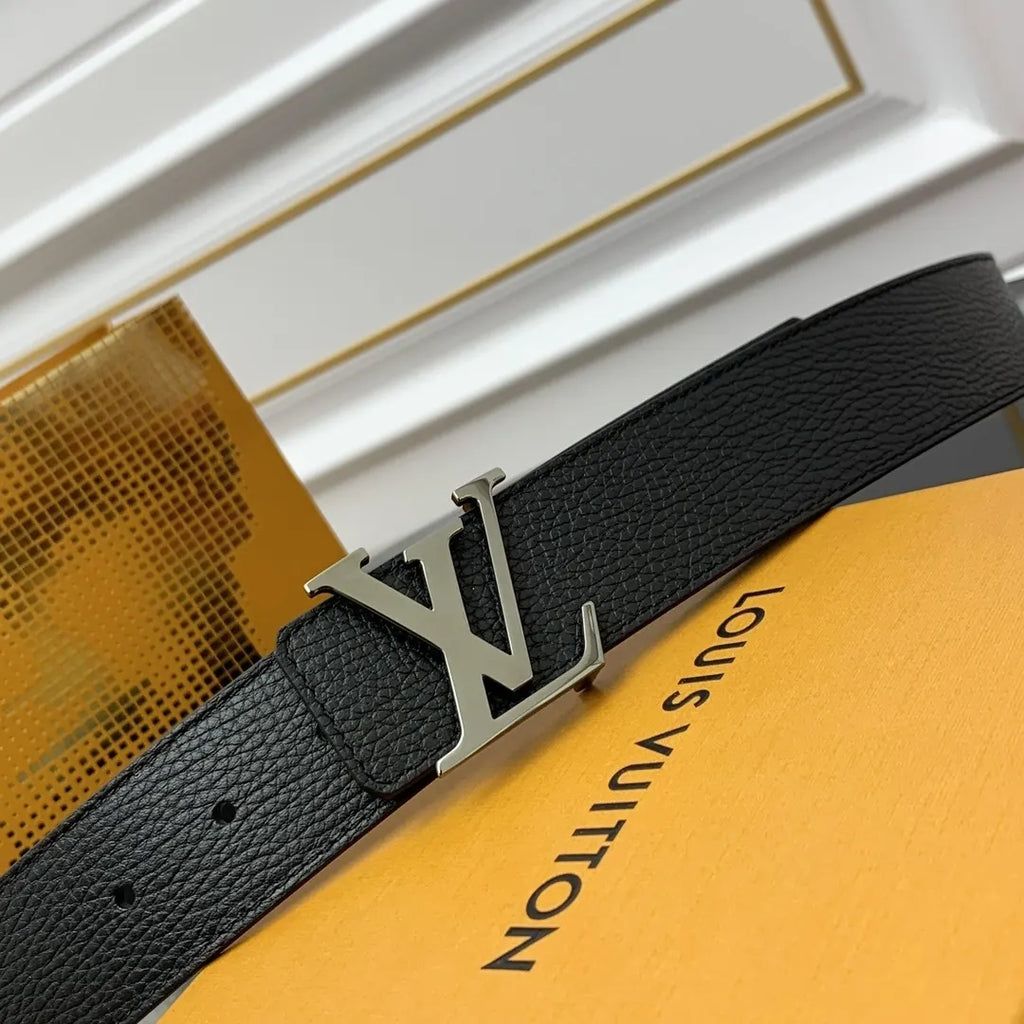 Louis Vuitton V Buckle Belt