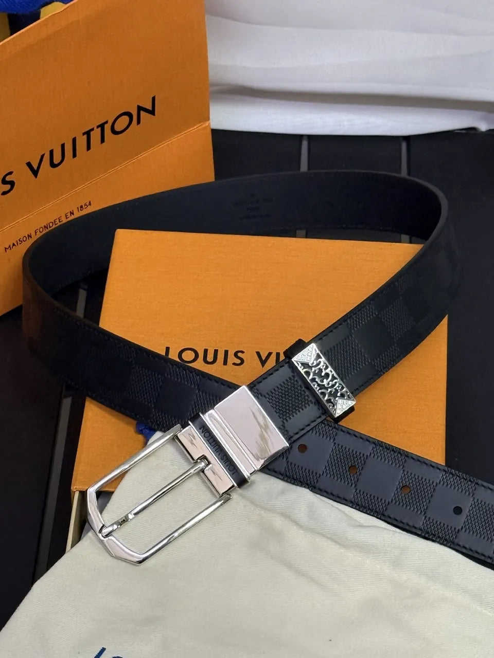 reversible Louis Vuitton Damier Graphite Belt