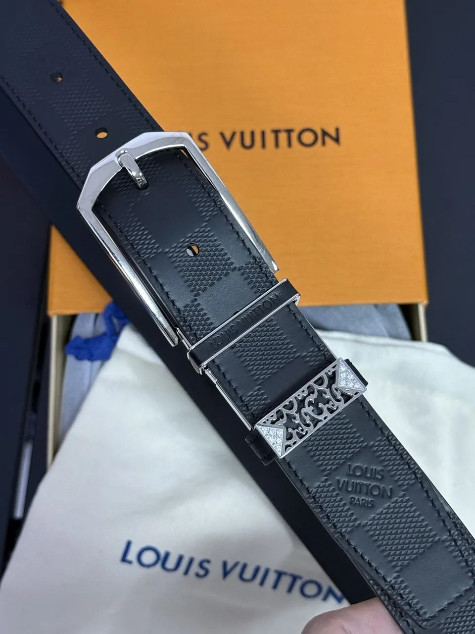 reversible Louis Vuitton Damier Graphite Belt - Hình 5