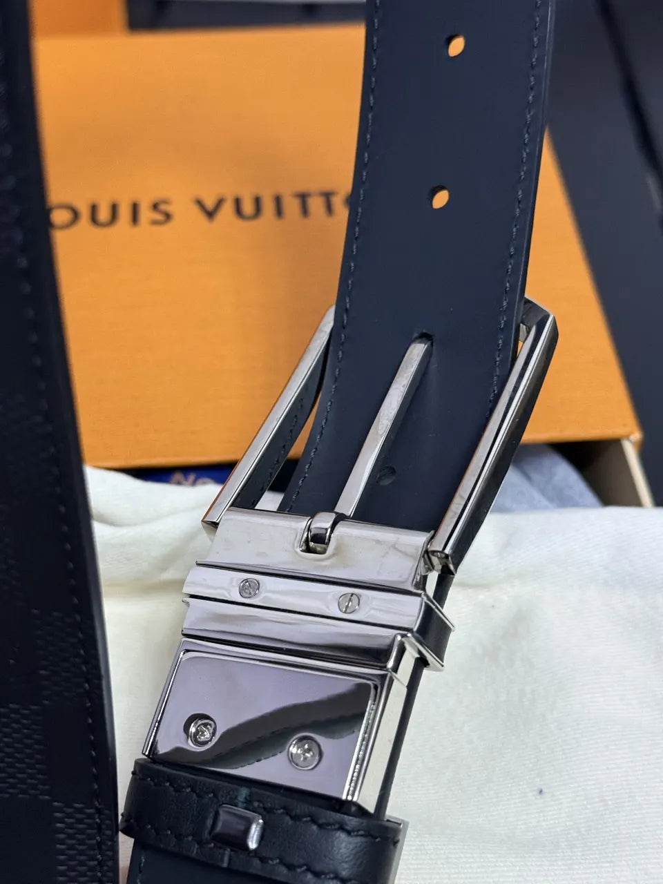 reversible Louis Vuitton Damier Graphite Belt - Hình 7