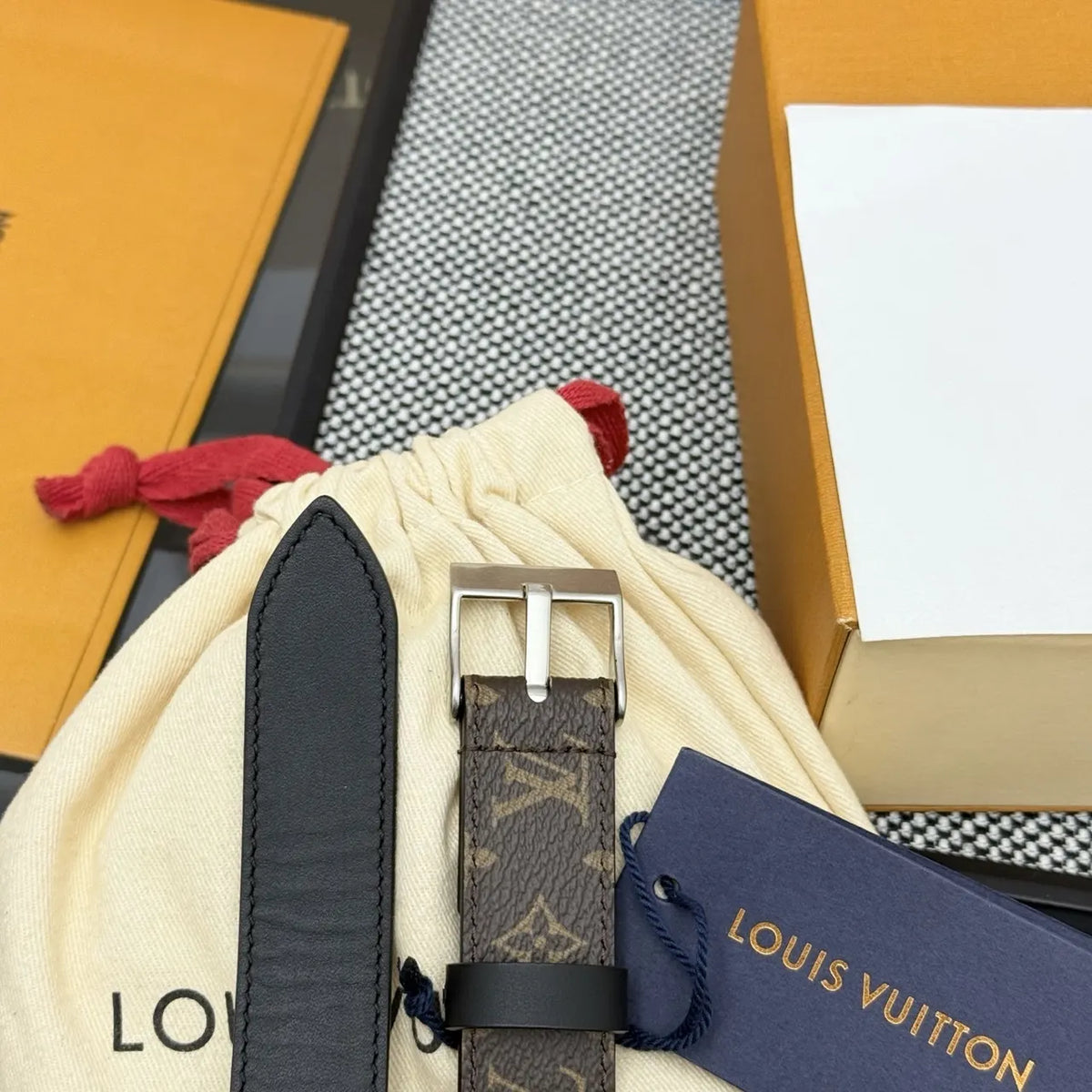 monogram Louis Vuitton Reversible Belt - Hình 2