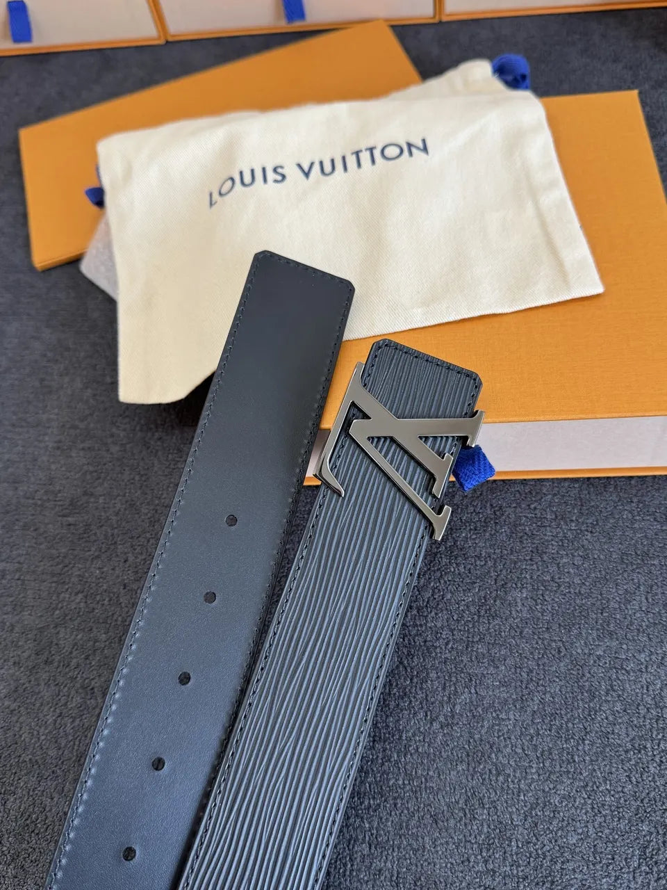 Louis Vuitton Ribbed Black Leather Belt - Hình 4