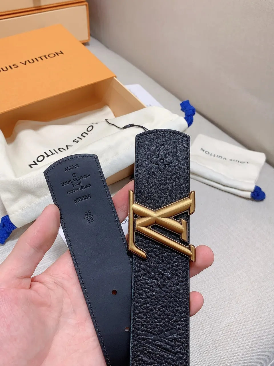 leather Louis Vuitton Black Embossed Belt - Hình 3