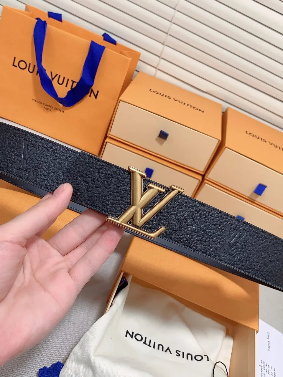 leather Louis Vuitton Black Embossed Belt - Hình 6