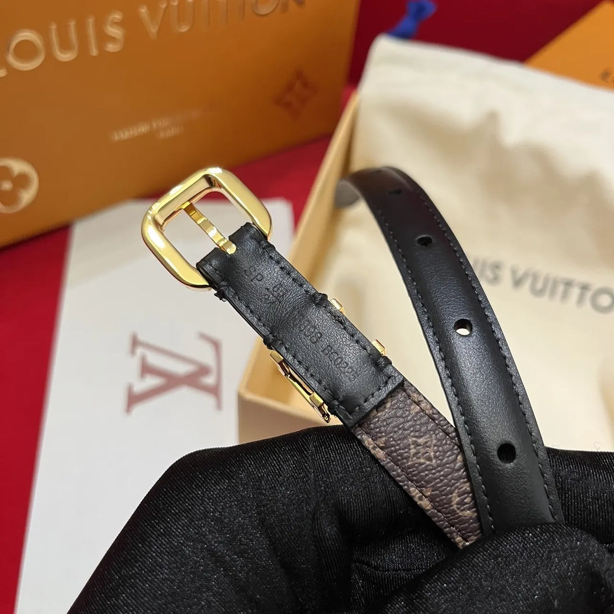 LV Black Leather Monogram Reversible Belt - Hình 9