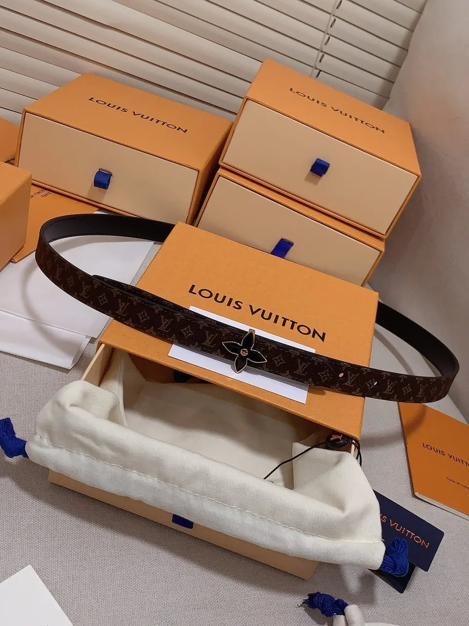 thin Louis Vuitton Monogram Flower Belt - Hình 8