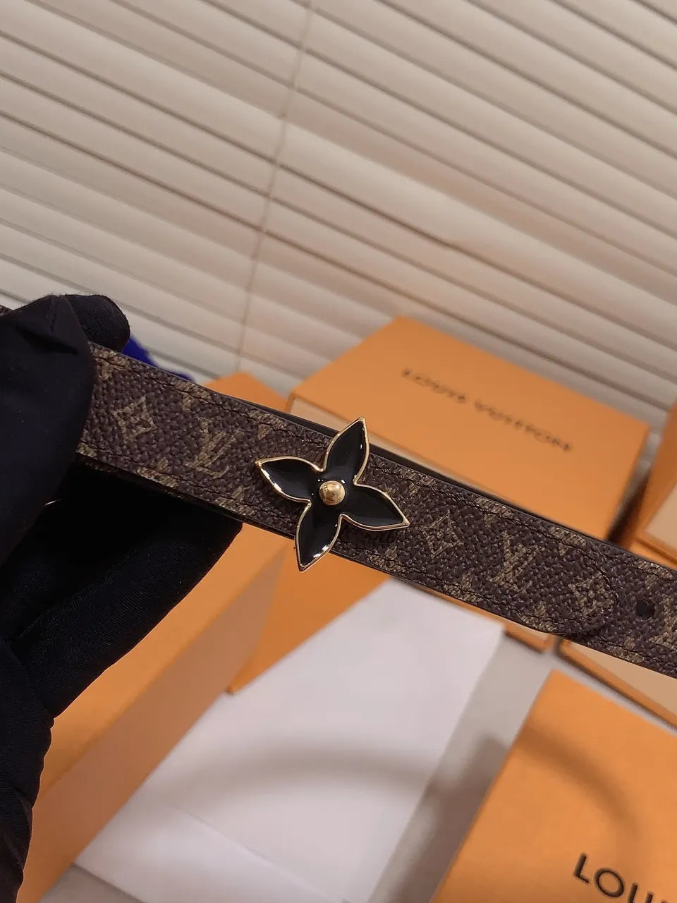 thin Louis Vuitton Monogram Flower Belt - Hình 9