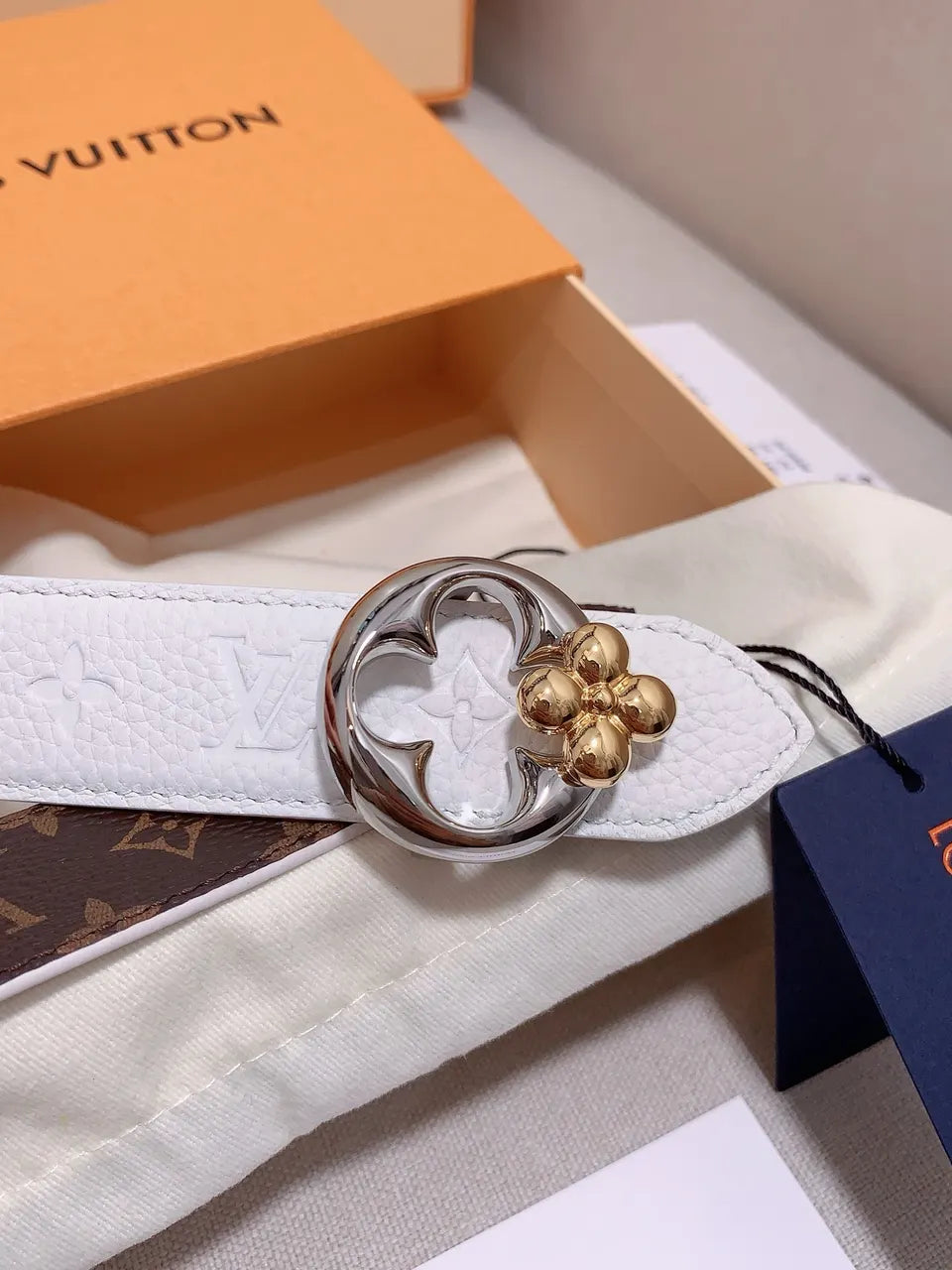 LV White Leather Clover Belt - Hình 2
