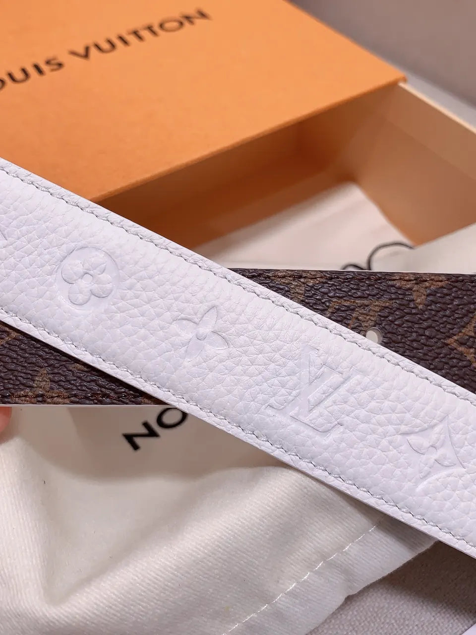 LV White Leather Clover Belt - Hình 5