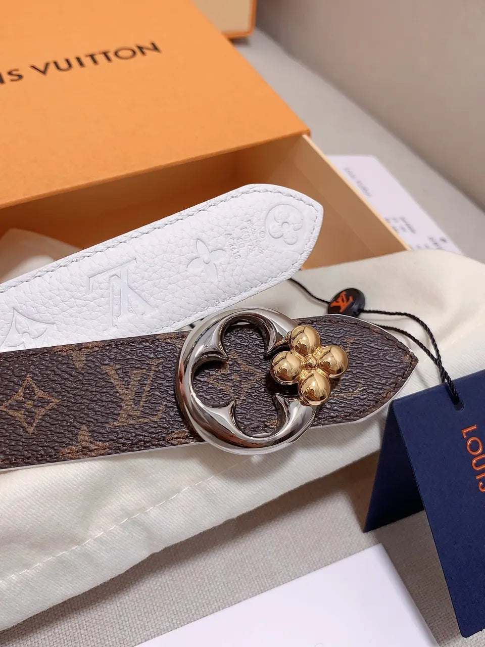 LV White Leather Clover Belt - Hình 7