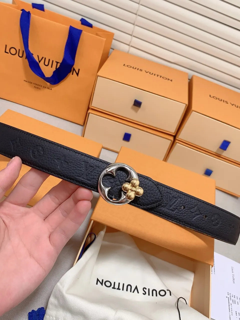 LV Black Leather Clover Belt - Hình 7