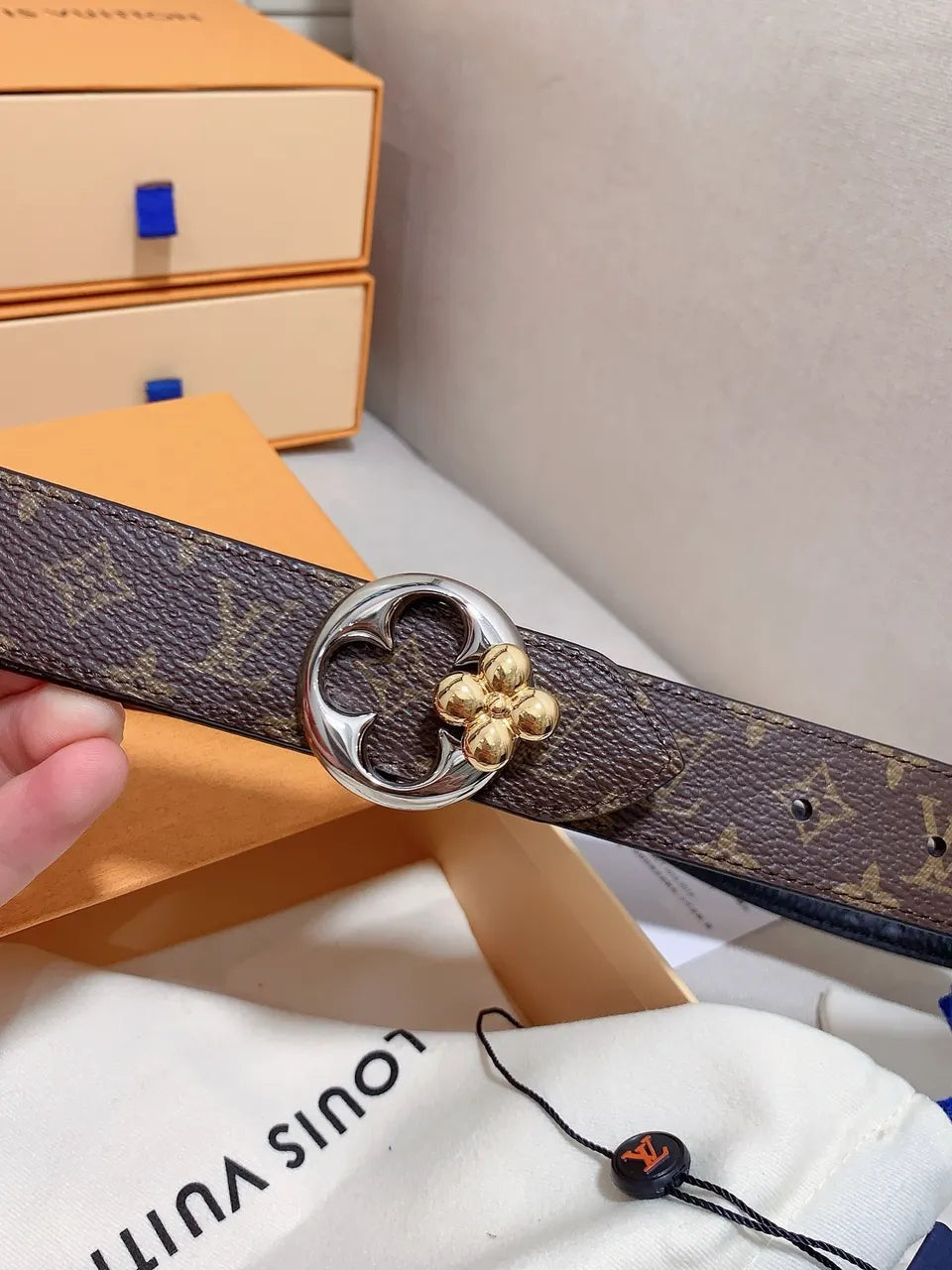 LV Black Leather Clover Belt - Hình 9