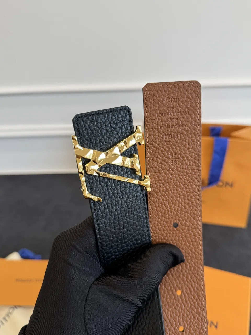 black Louis Vuitton Gold Buckle Belt - Hình 2