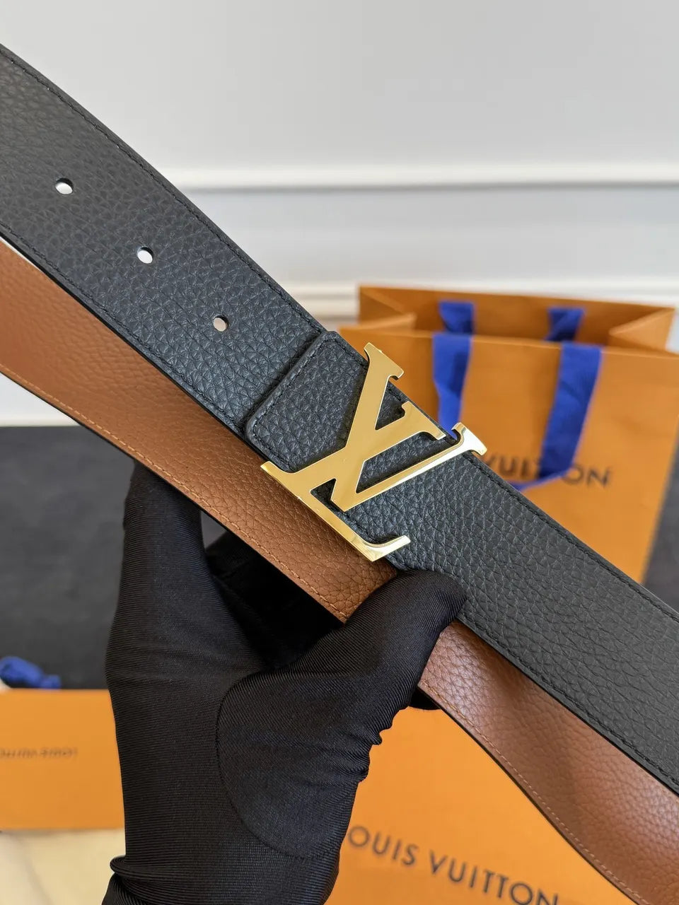 black Louis Vuitton Gold Buckle Belt - Hình 3