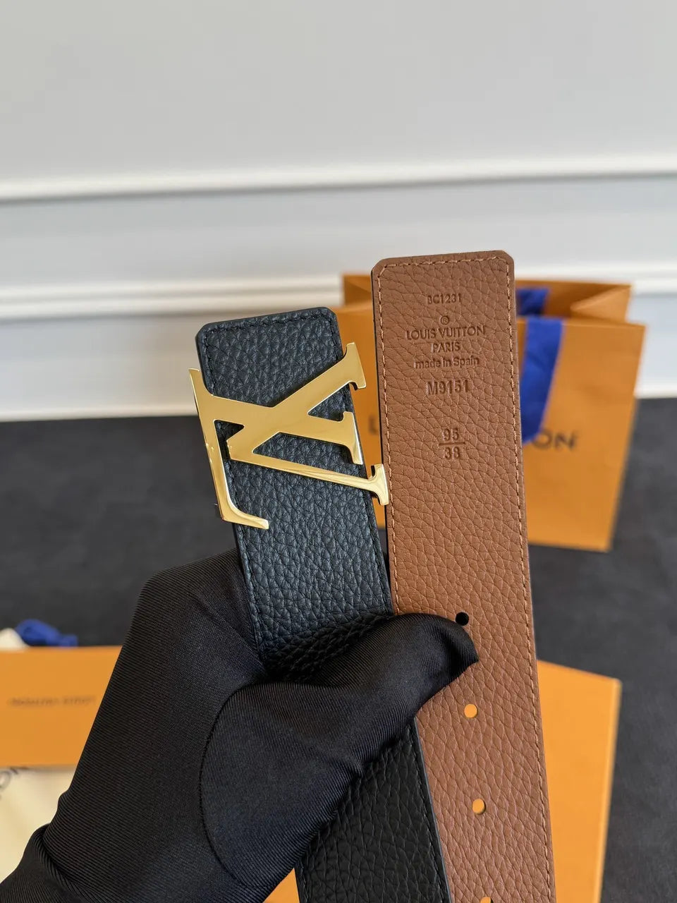black Louis Vuitton Gold Buckle Belt - Hình 4