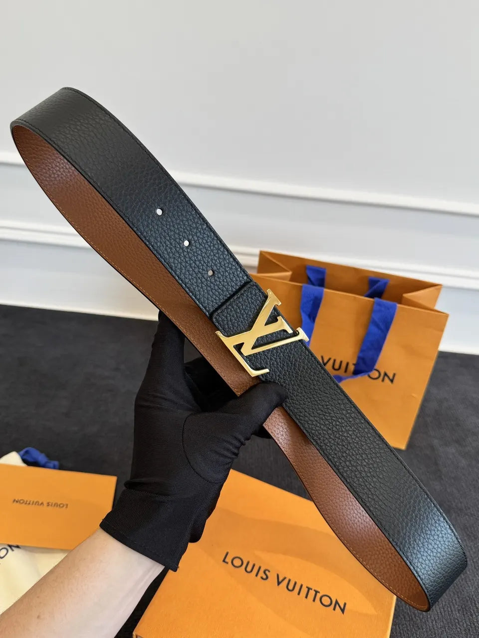 black Louis Vuitton Gold Buckle Belt - Hình 5