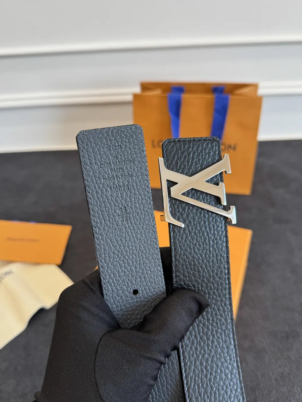 tilt Louis Vuitton Black Leather Reversible Belt