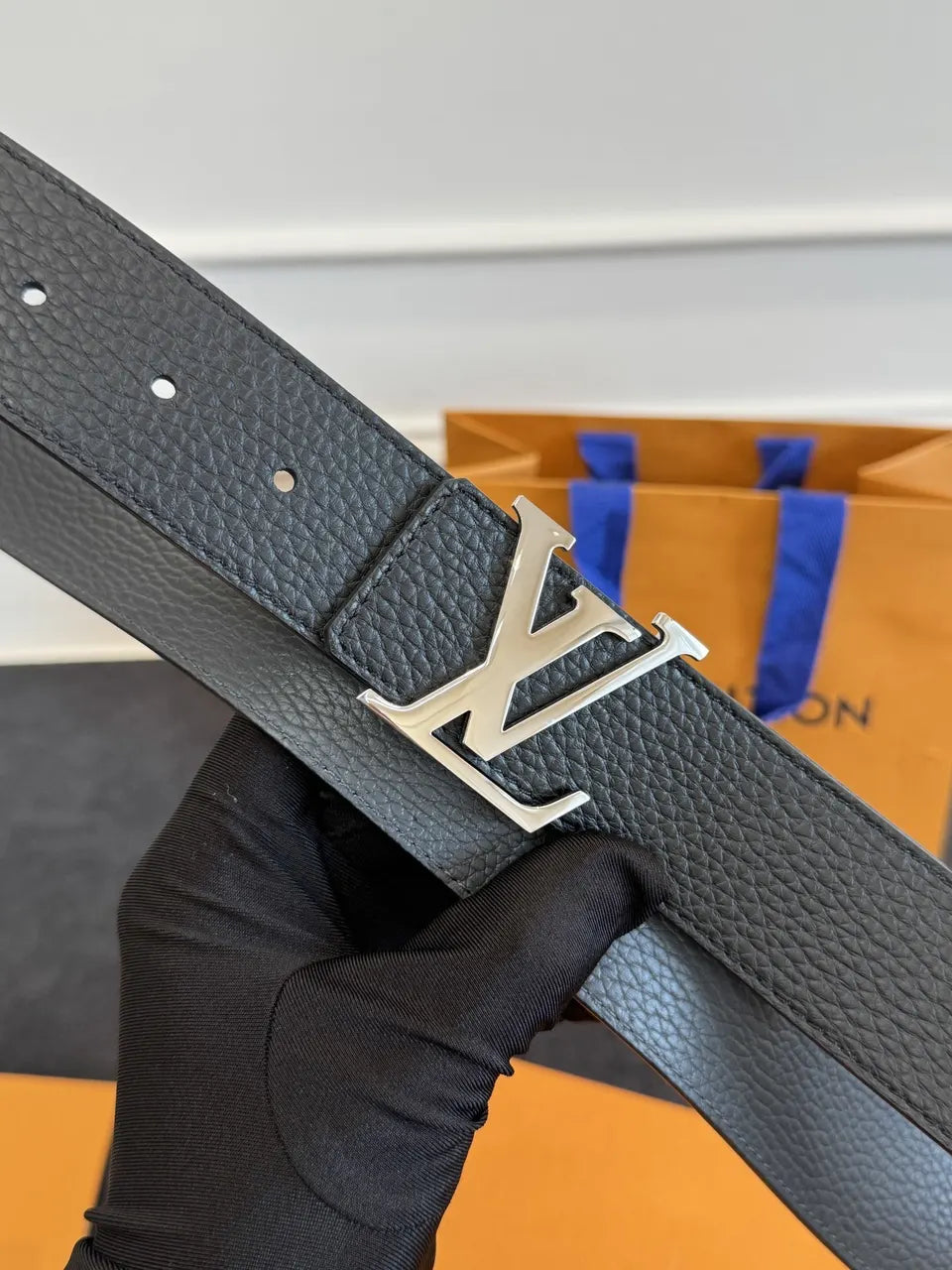 tilt Louis Vuitton Black Leather Reversible Belt - Hình 2