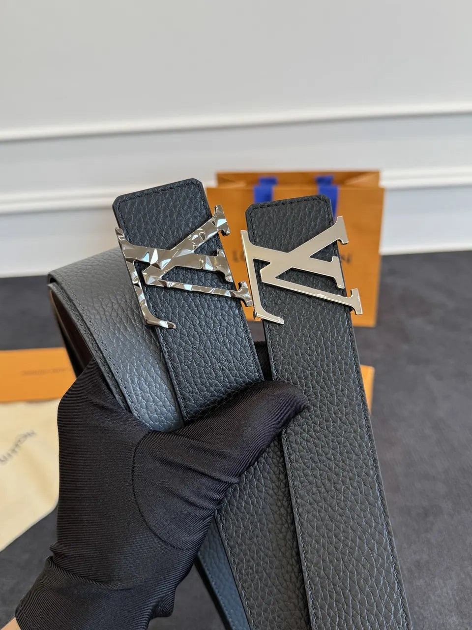 tilt Louis Vuitton Black Leather Reversible Belt - Hình 7
