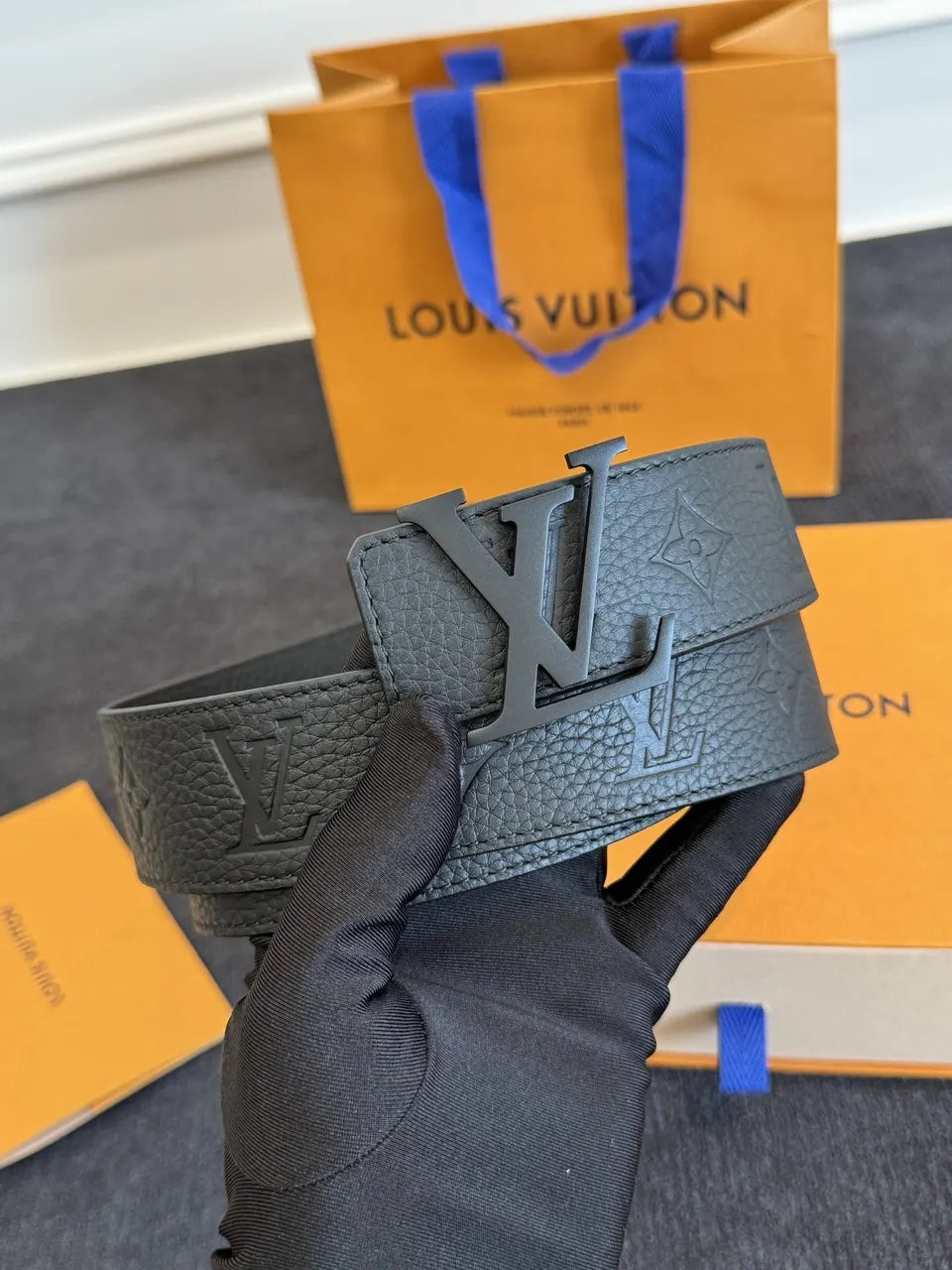 matte Louis Vuitton Embossed Black Belt - Hình 2