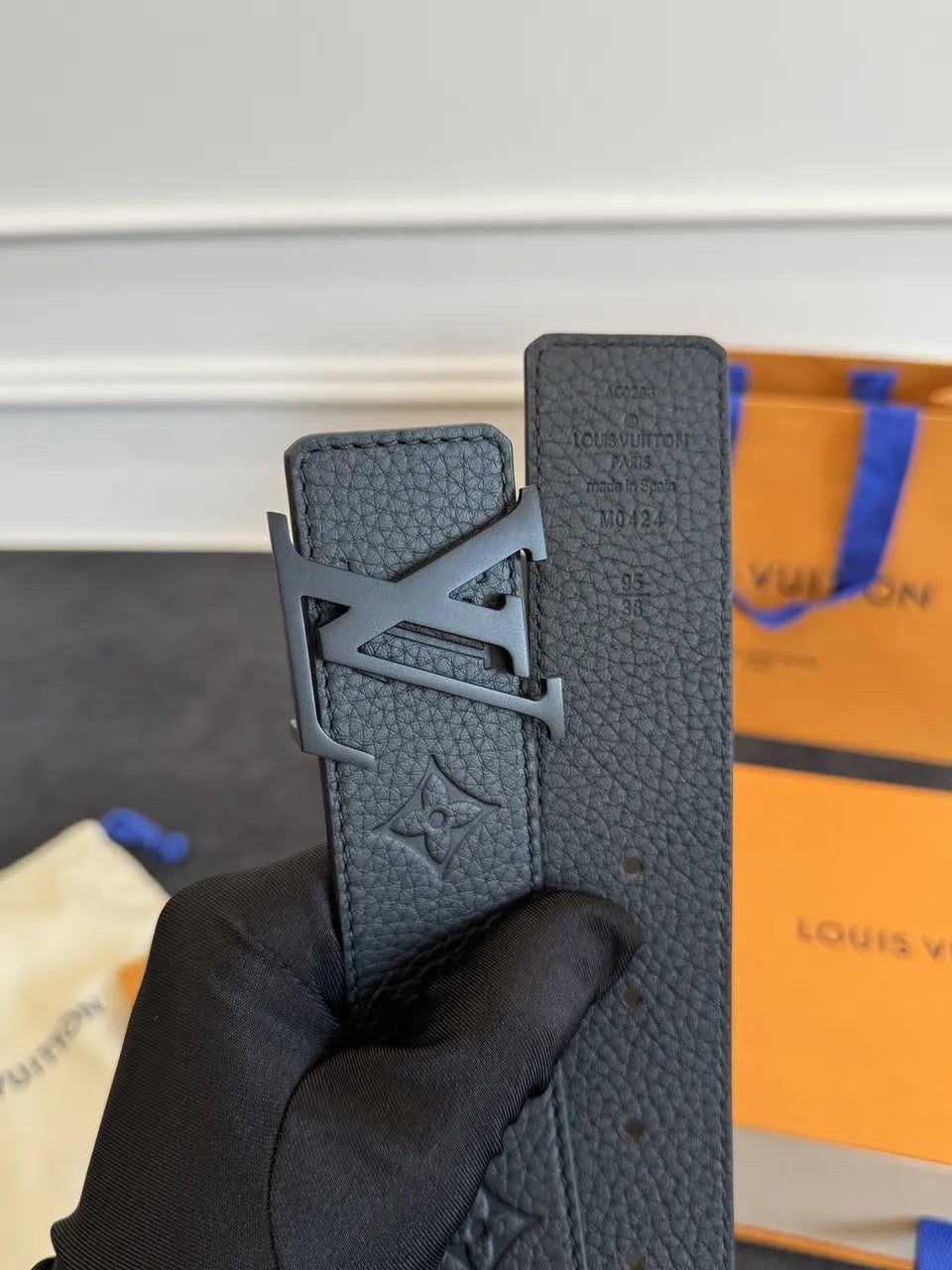 matte Louis Vuitton Embossed Black Belt - Hình 3