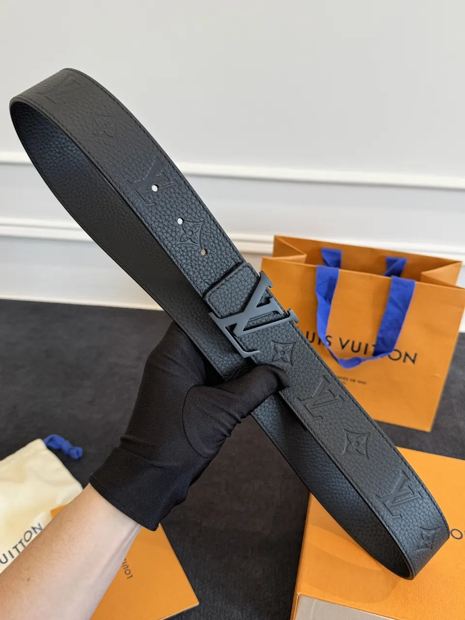 matte Louis Vuitton Embossed Black Belt - Hình 4