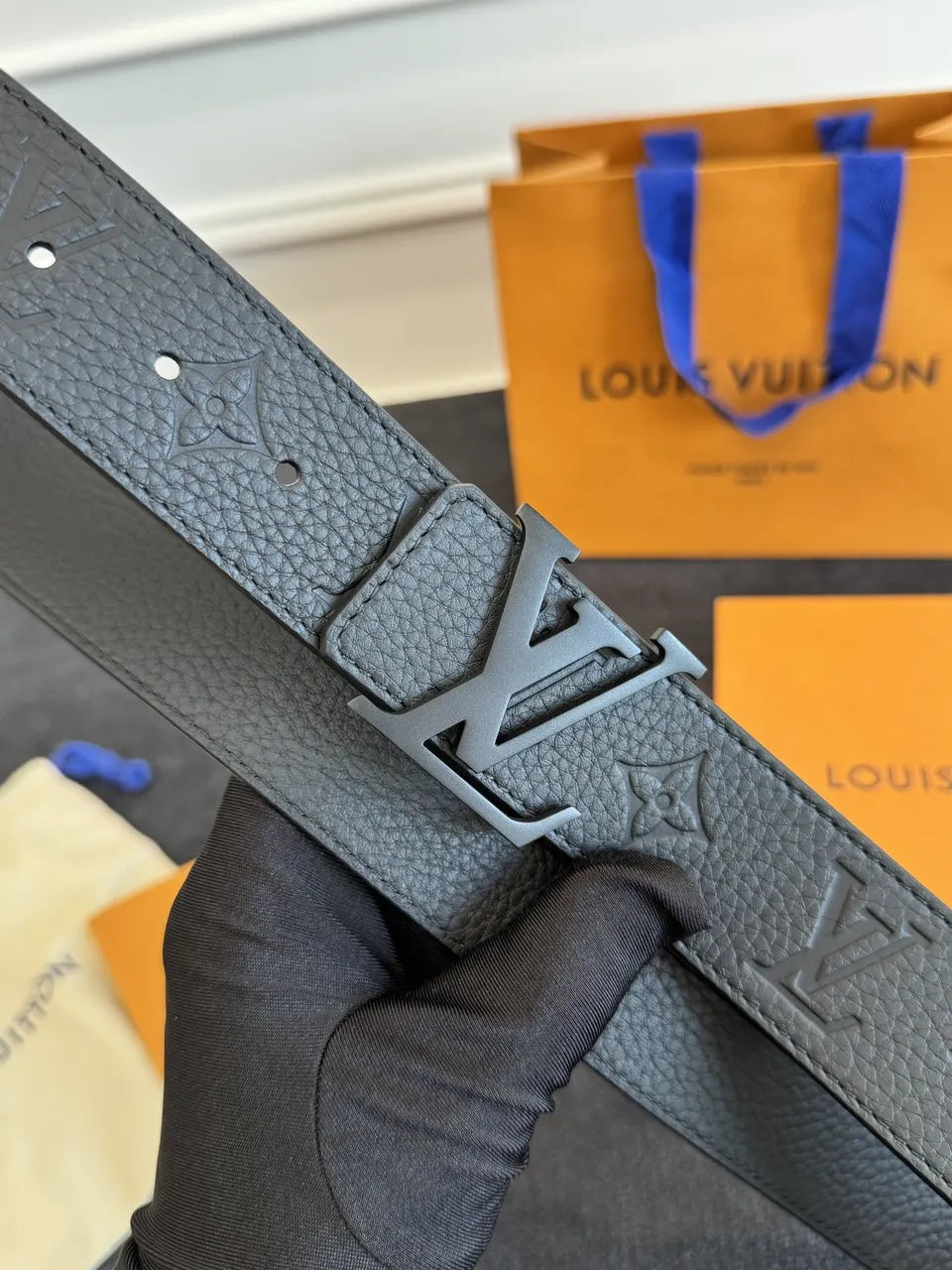 matte Louis Vuitton Embossed Black Belt - Hình 5