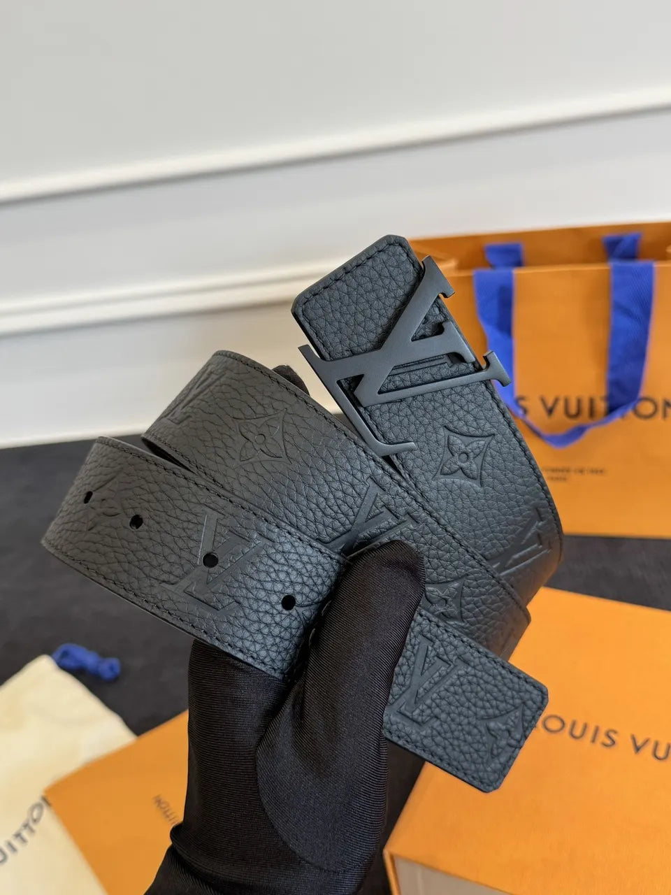 matte Louis Vuitton Embossed Black Belt - Hình 6