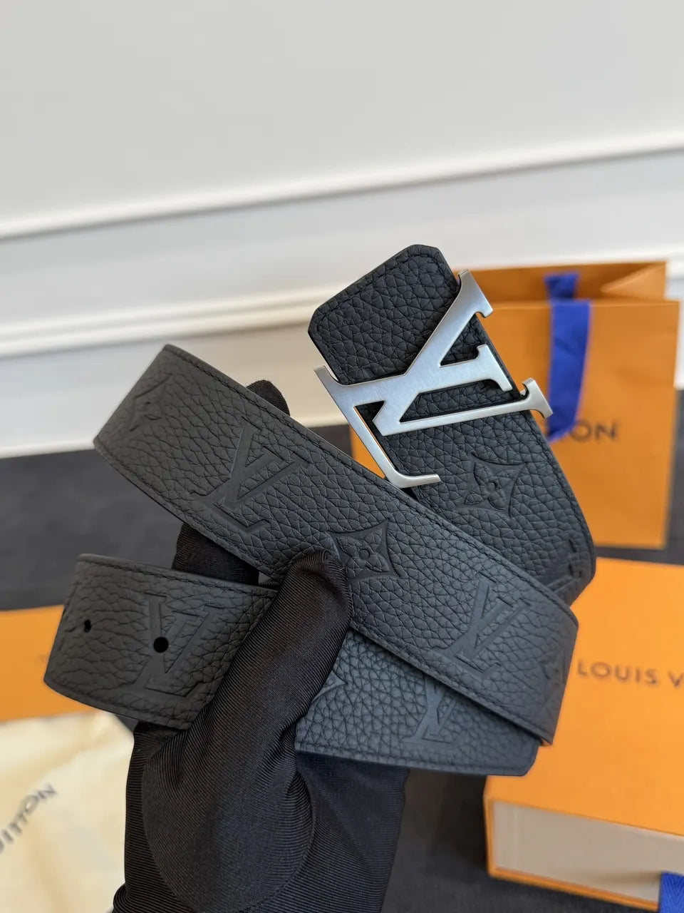 leather Louis Vuitton Embossed Belt - Hình 3