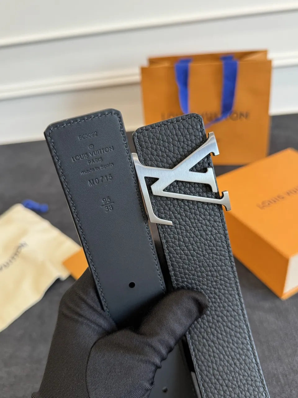silver lv Louis Vuitton Black Leather Belt - Hình 5