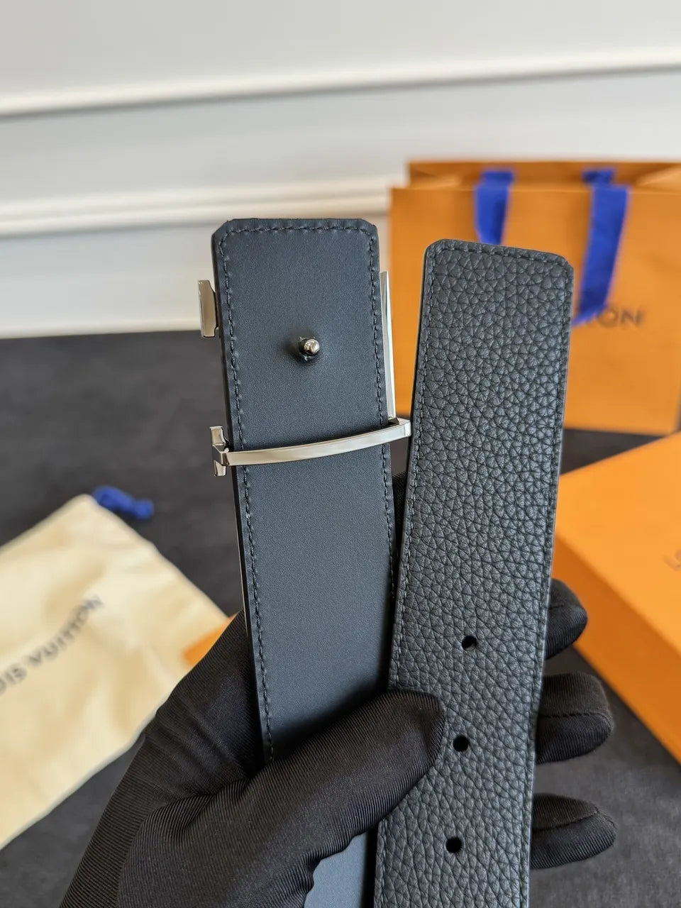 silver lv Louis Vuitton Black Leather Belt - Hình 6