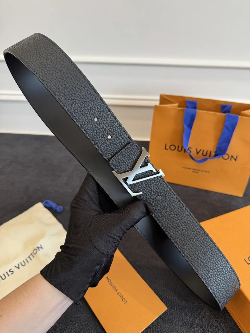 silver lv Louis Vuitton Black Leather Belt - Hình 7