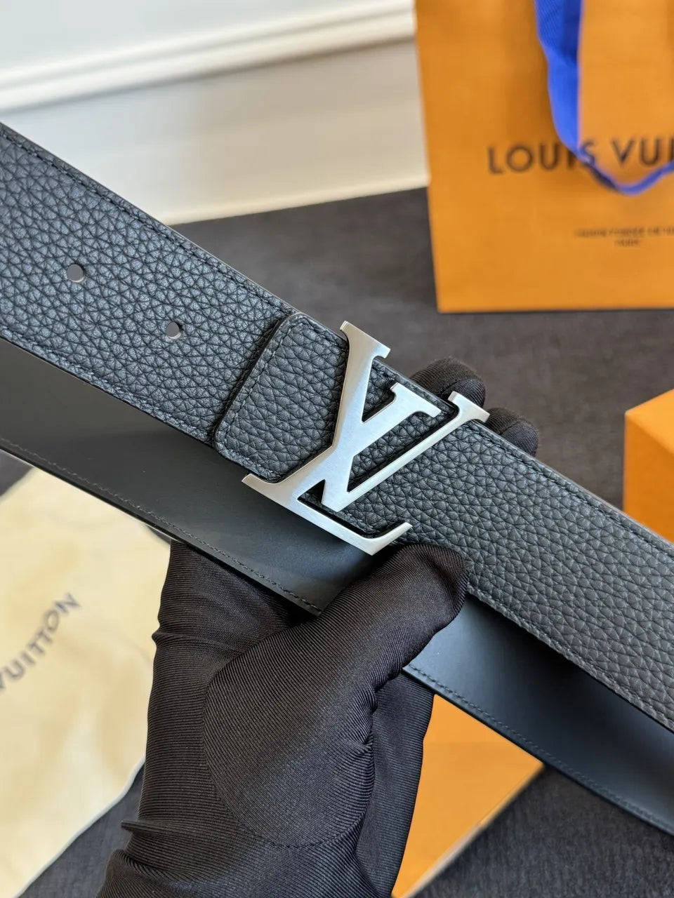 silver lv Louis Vuitton Black Leather Belt - Hình 9