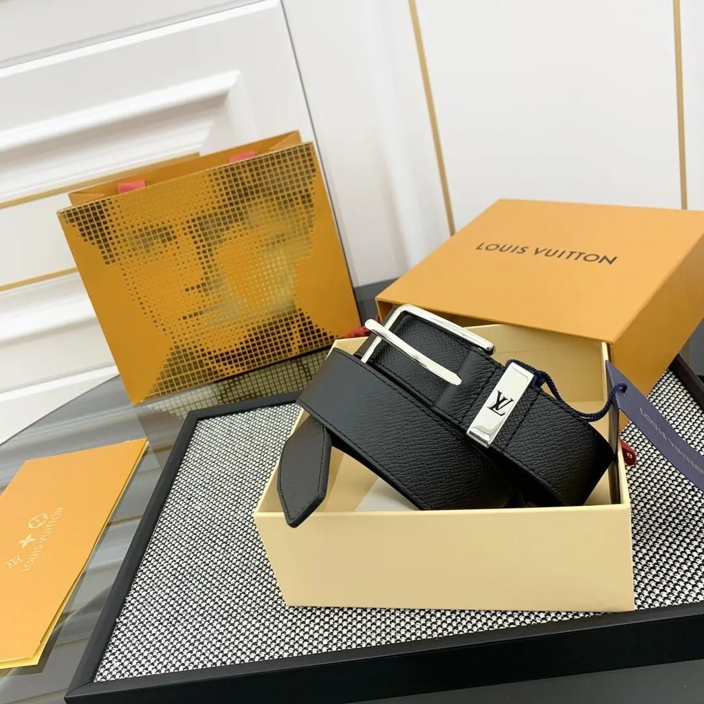 textured Louis Vuitton Black Leather Belt