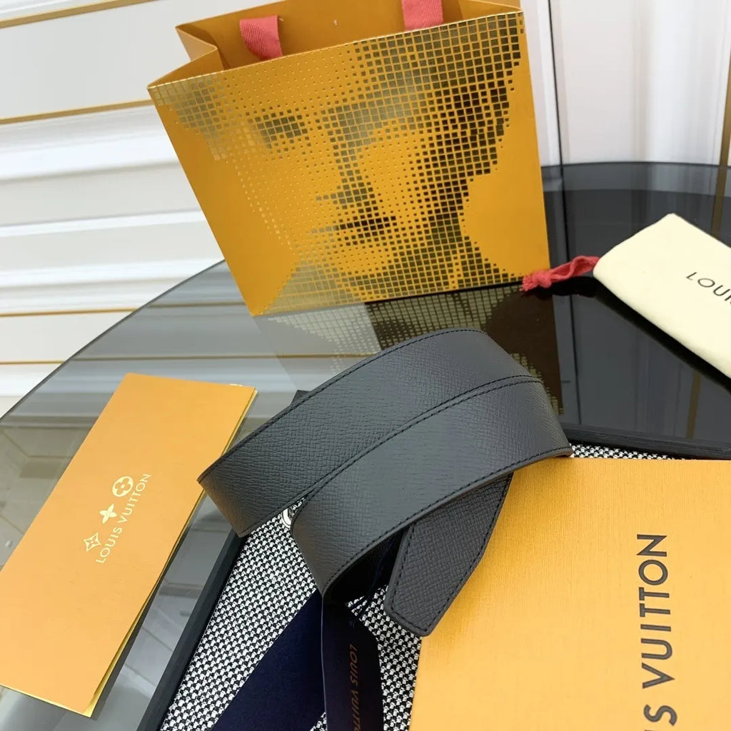 textured Louis Vuitton Black Leather Belt - Hình 4